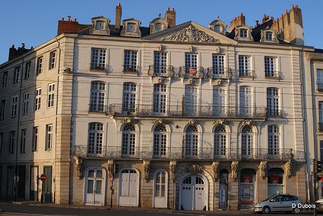 L'original. Réduit de 3 à 2 étages pour abréger une partie, le 3e étage est fourni au cas où.
